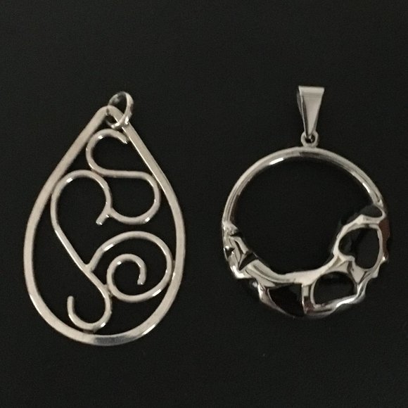 Set of 2 Vintage Silver Pendants - Picture 3 of 4